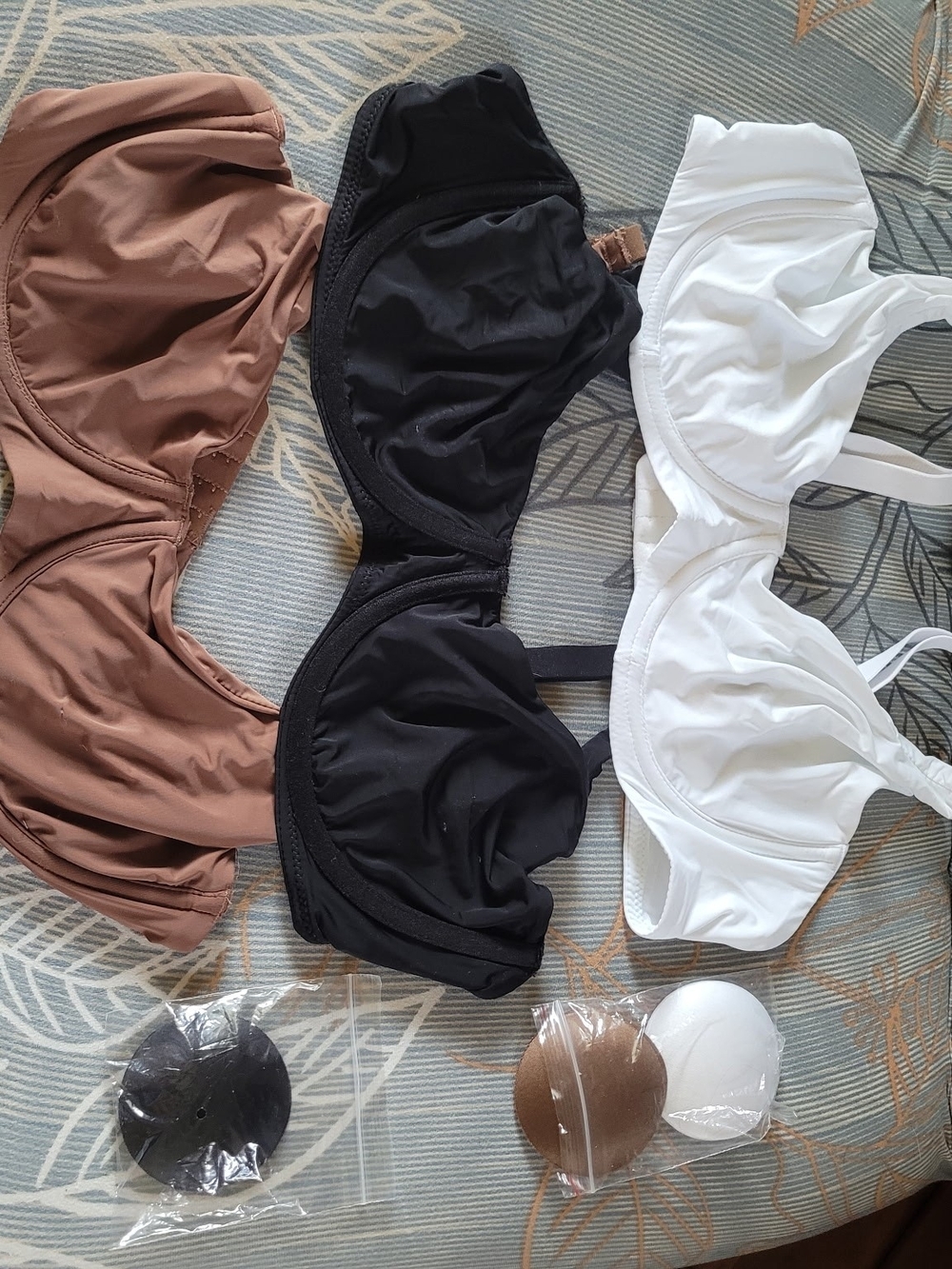 Three Everyday Seamless Underwire Bras in Warm Taupe, Black And White